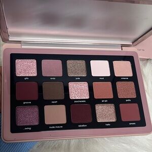 Natasha Denona Retro Palette in Soft Pink